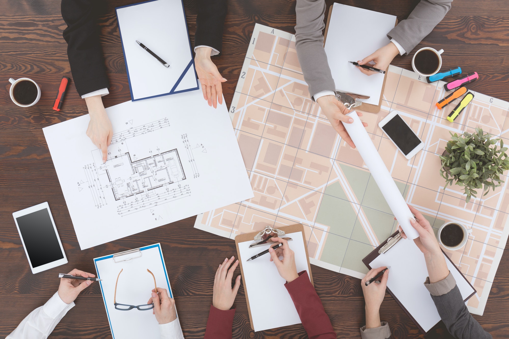 workers-of-real-estate-agency.jpg workers-of-real-estate-agency.jpg